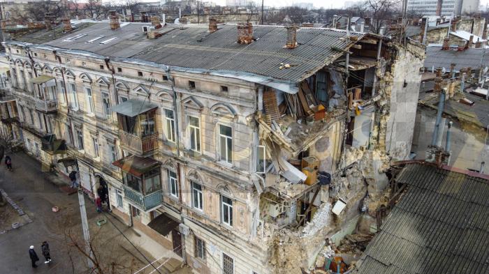 В Одесі обвалилася частина збудованого у XIX ст. будинку, фото: «Думская»