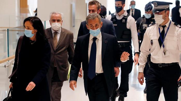 Саркози дали три года тюрьмы за торговлю влиянием
