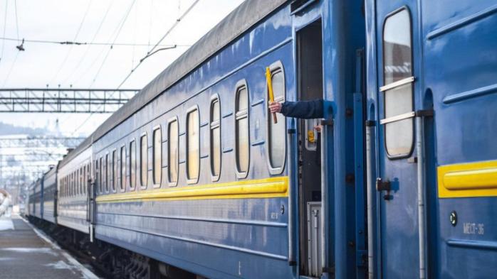 Залізничний локдаун у двох регіонах – «Укрзалізниця» призупиняє продаж квитків