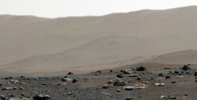 Марсохід надіслав нові приголомшливі фото Червоної планети. Фото: NASA