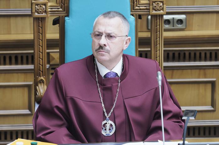 Головатый занял кресло Тупицкого в КСУ под протесты судей