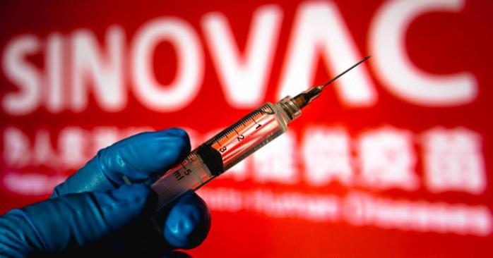 Поставщик вакцины Sinovac заявил об увеличении ее эффективности. Фото: ZUMA