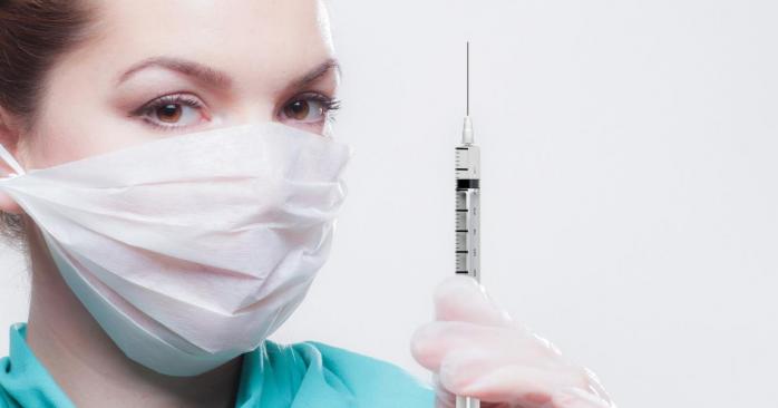 В Украине началась вакцинация от коронавируса, фото: