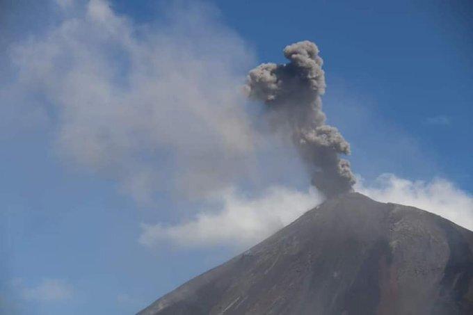 Извержение вулкана. Фото: Twitter
