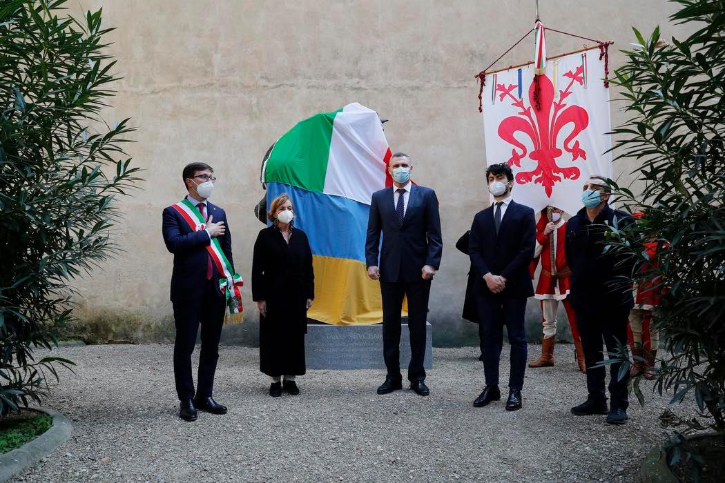 Кличко открыл памятник Шевченко во Флоренции. Фото: Facebook