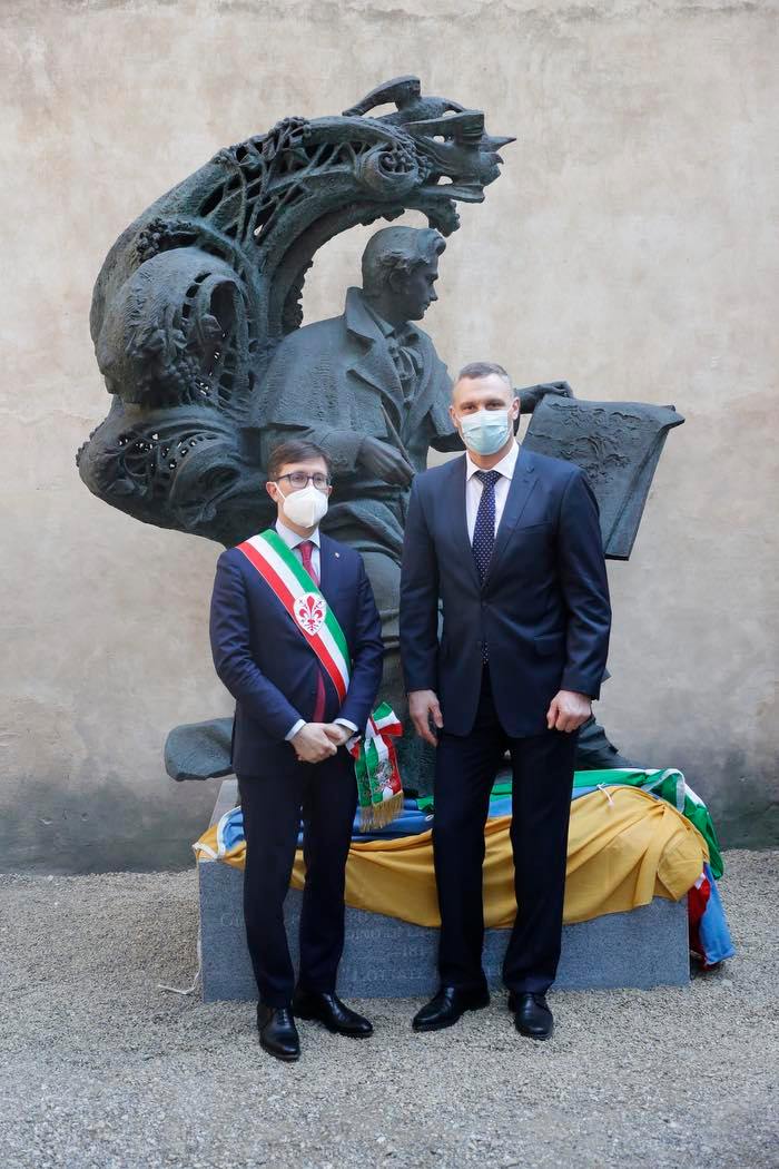 Кличко открыл памятник Шевченко во Флоренции. Фото: Facebook