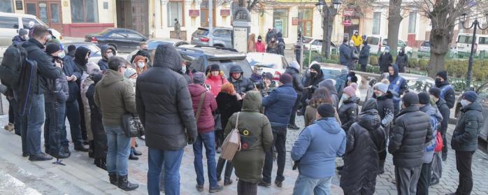 Під час COVID-спалаху у Чернівцях відкривають один з найбільших ринків України, фото — Суспільне