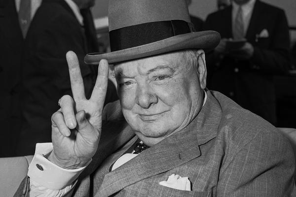 Тапочки Черчилля продали на аукционе за рекордную сумму. Фото: AP