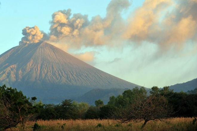 Извержение вулкана. Фото: ABC