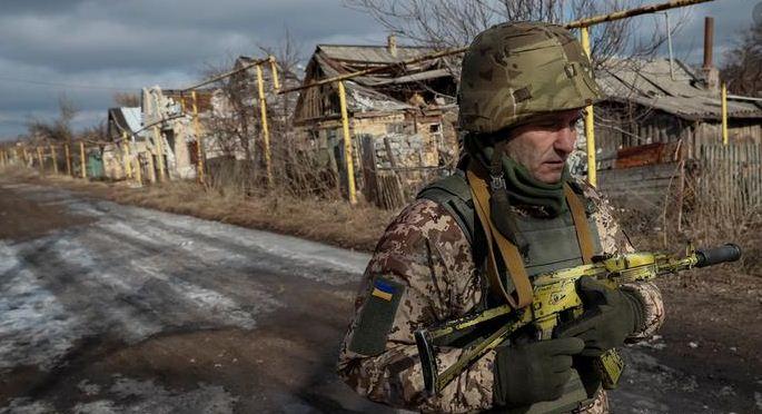 Обстріли на Донбасі тривають, в ЗСУ є втрати, фото — Reuters