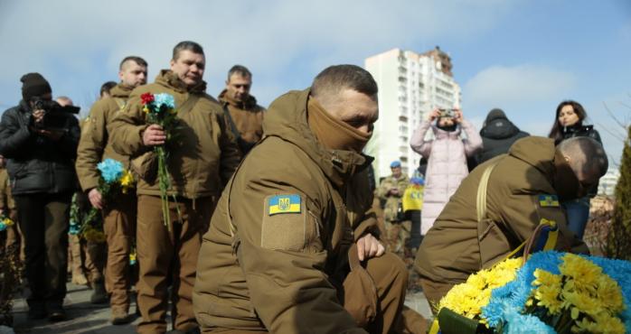 Пам’ять воїнів-добровольців вшанували у Києві. Фото: Букви