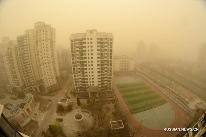 У Китаї – масштабна піщана буря, фото: «Сіньхуа»