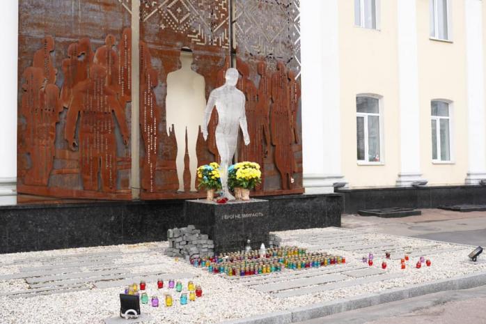 Пам’ятнику Героям Небесної сотні відбили пальці у Житомирі