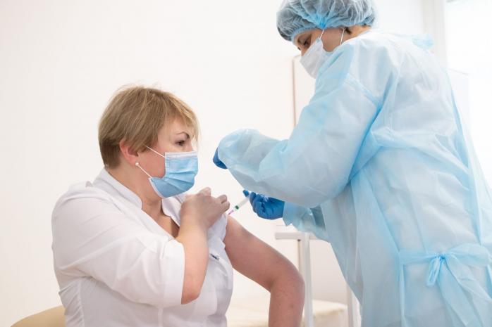 Вакцинироваться от коронавируса отказались больше половины украинцев. Фото: detector.mediа