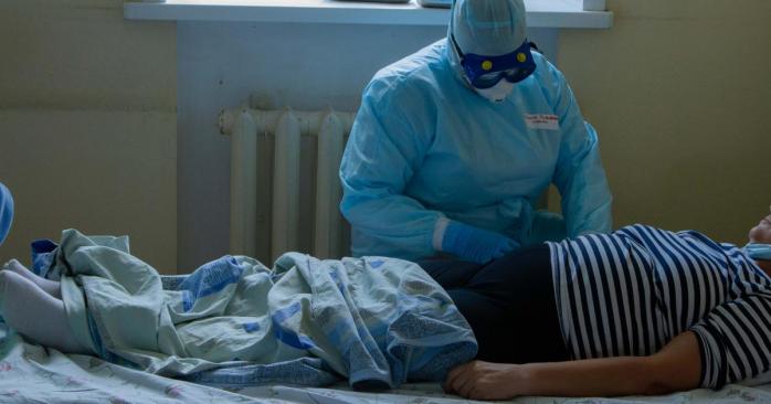 В Україні триває епідемія коронавірусу, фото: