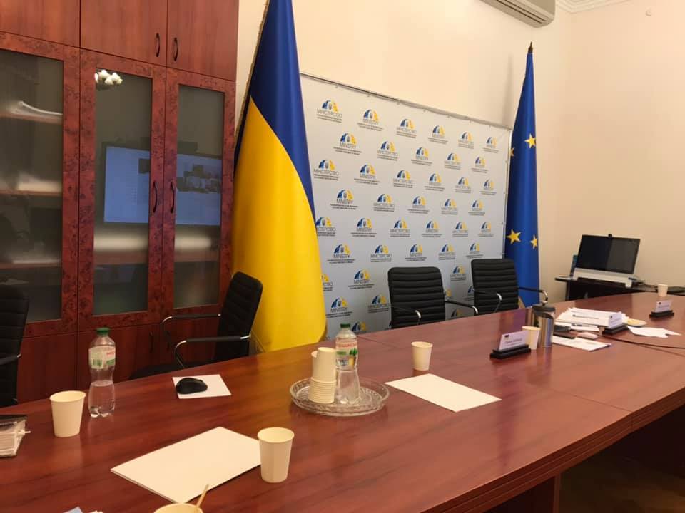 Українська делегація покинула засідання ТКГ. Фото: Сергій Гармаш у Facebook