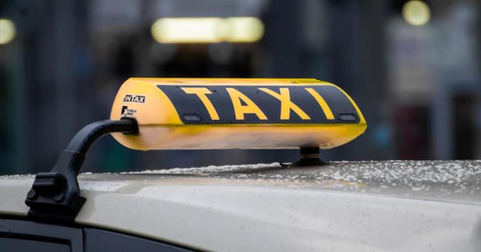 Международный профессиональный праздник День таксиста отмечают 22 марта, фото: