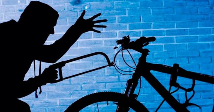 Водія російського дипломата підозрюють у продажі крадених велосипедів, фото: «Своё ТВ»