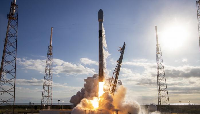 SpaceX запускає нову партію інтернет-супутників Starlink, фото — IXBT