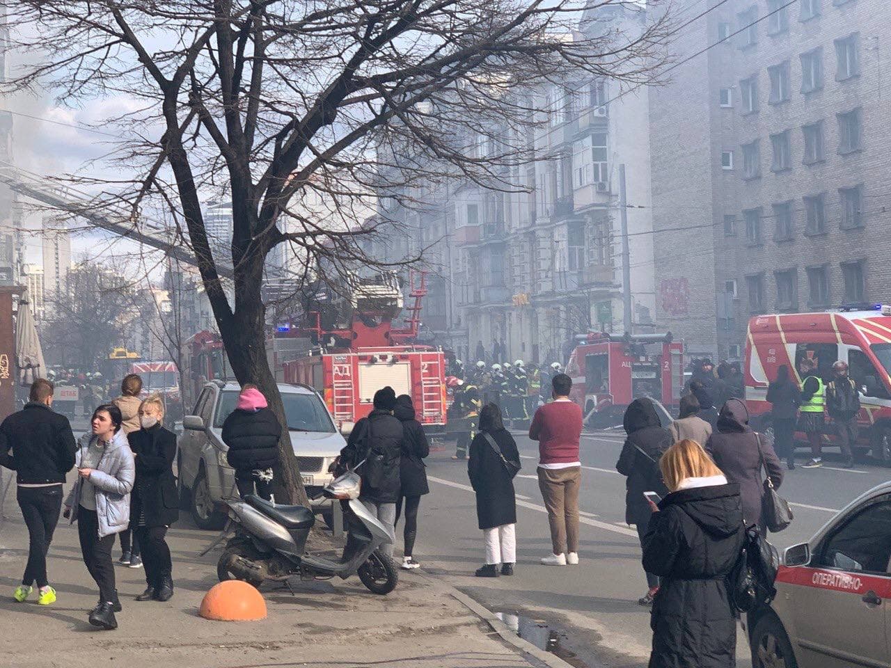 В центрі Києва загорівся ресторан, рух паралізовано, фото — ДСНС