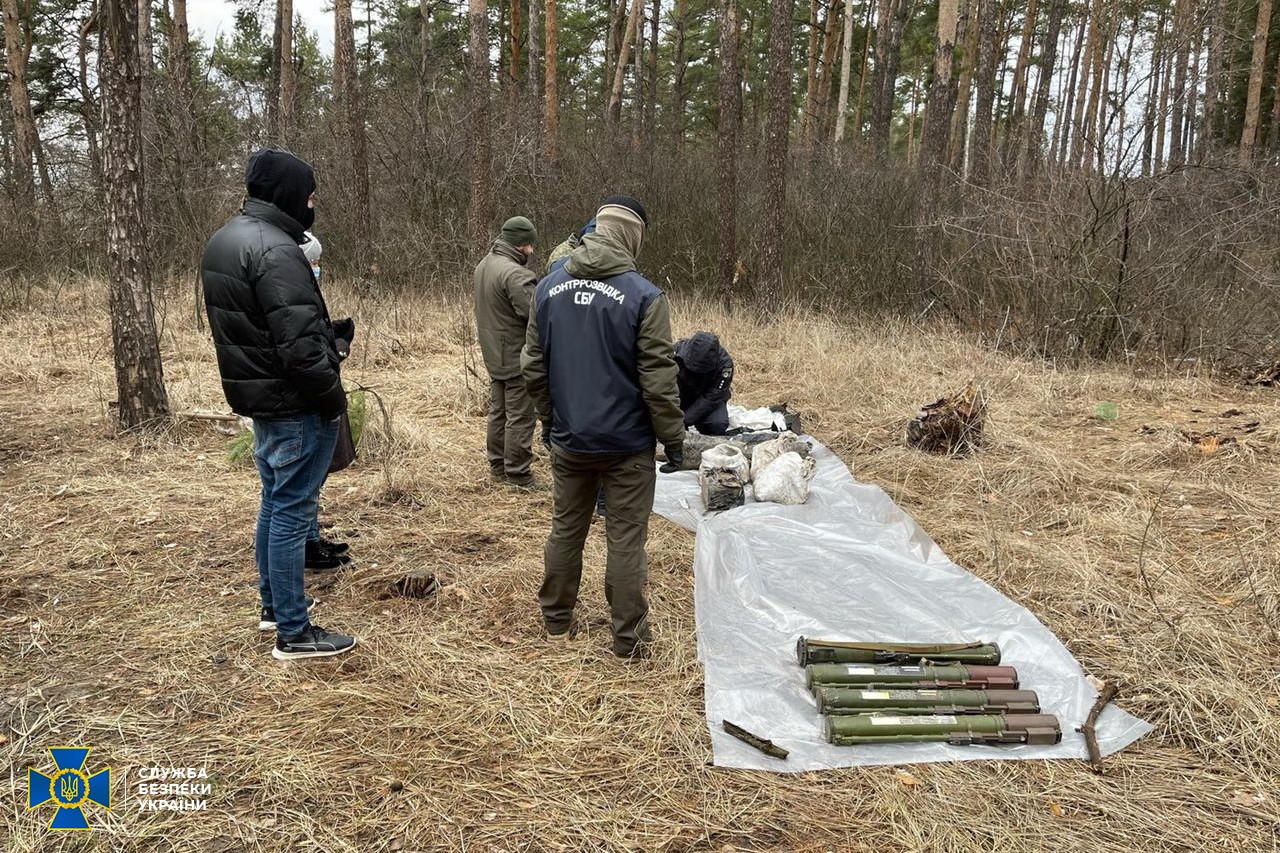 Схрон с российским оружием нашли у боевика ЛНР. Фото: СБУ