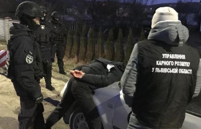 Травили и грабили заробитчан - во Львове поймали преступную группу