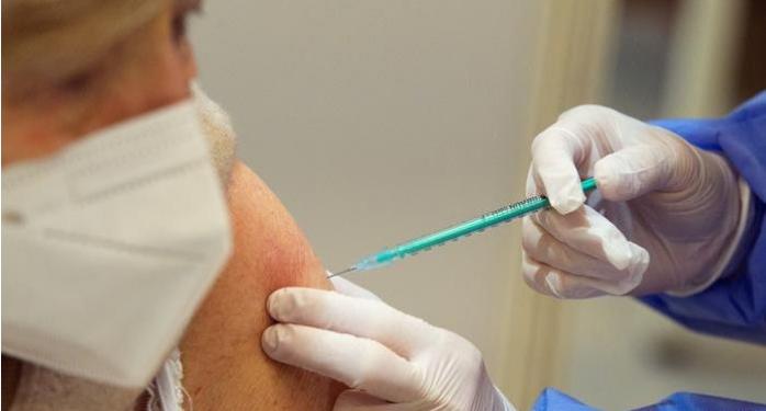 BioNTech и Pfizer начали испытания вакцины на детях