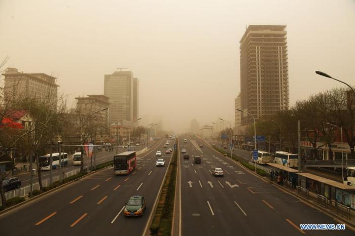  Пекин страдает от песчаной бури, фото: «Синьхуа»