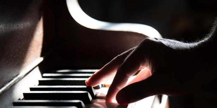 29 березня відзначають Всесвітній день піаніста. Фото: gorod-plus.tv