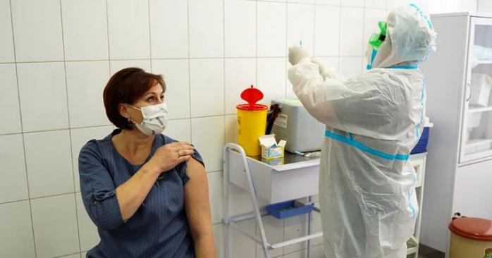 В Украине возможно делать 150 тыс. прививок от COVID-19 в день. Фото: hromadske.ua