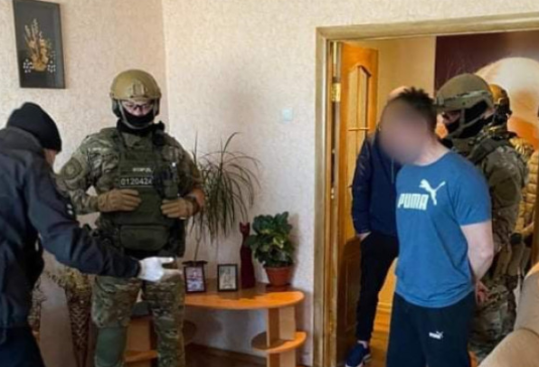 Кинув гранату у поліцейських і сховався у ліжку — трилер на Луганщині. Фото: Нацполіція