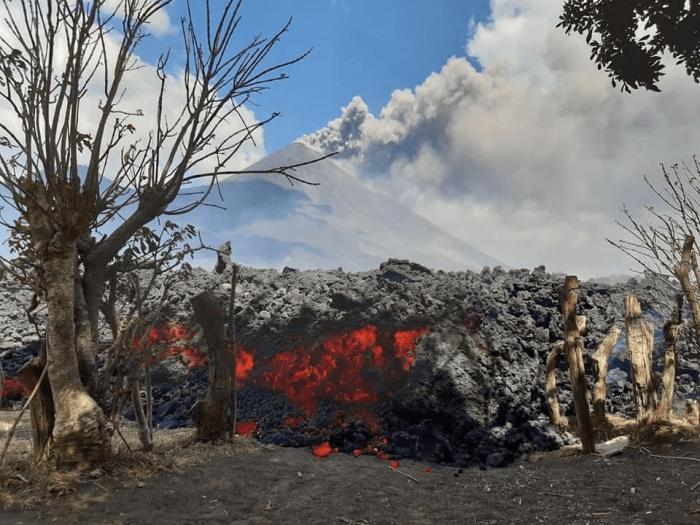 Наслідки виверження вулкану Пакая, фото: VolcanoDiscovery