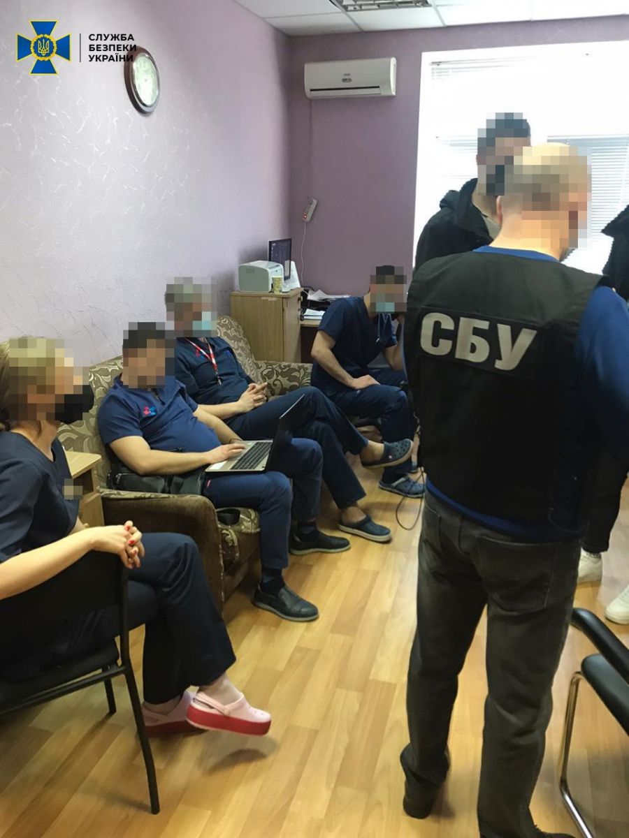 Группу запорожских медиков уличили во взяточничестве. Фото: СБУ