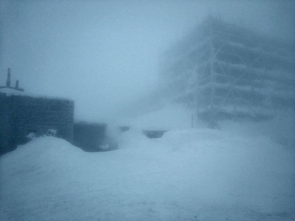 Снег в Карпатах. Фото: «Черногорский горный поисково-спасательный пост» в Facebook