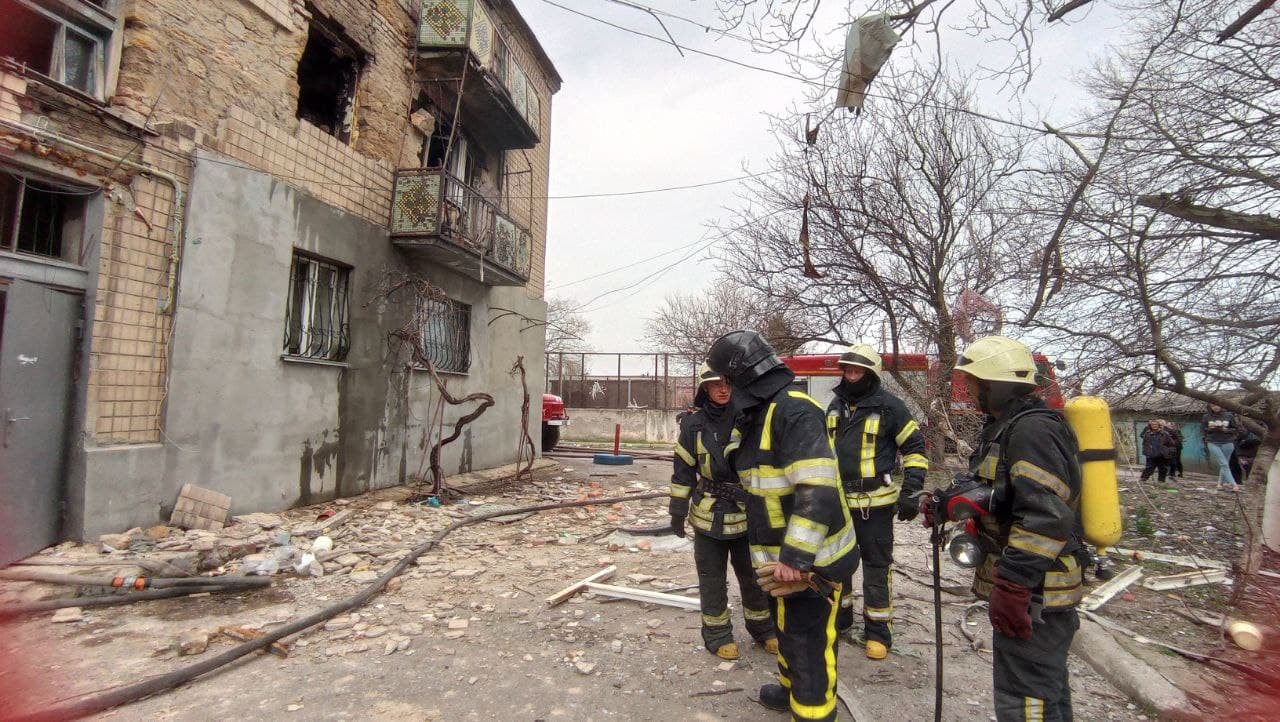 Взрыв в жилом доме в Одессе - есть пострадавшие, фото — ГСЧС