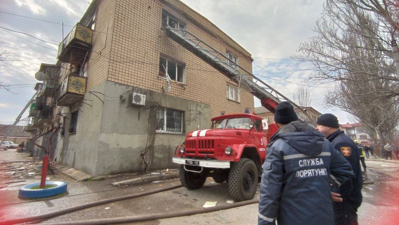 Взрыв в жилом доме в Одессе - есть пострадавшие, фото — ГСЧС