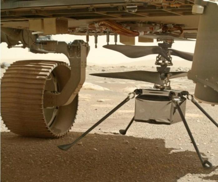 Марсохід Perseverance опустив на Червону планету вертоліт-розвідник. Фото: НАСА