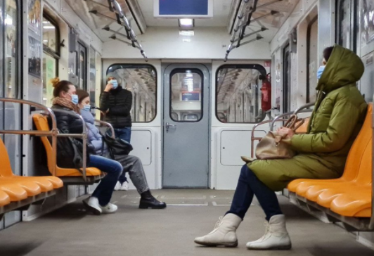Локдаун в Киеве – метро опустело, водители маршруток поувольнялись. Фото: Громадське