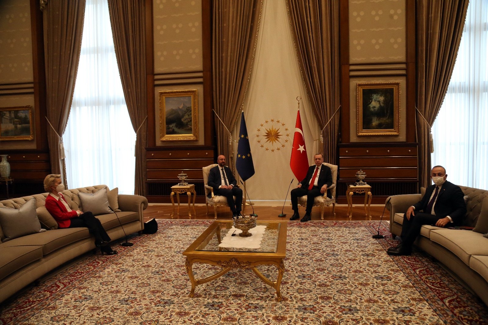 Эрдоган оставил на переговорах руководительницу Еврокомиссии без кресла, фото — Dailysabah