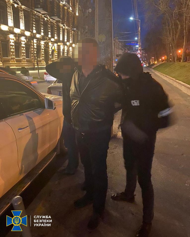 На 40-тисячному хабарі упіймали депутата в Борисполі. Фото: прес-служба СБУ