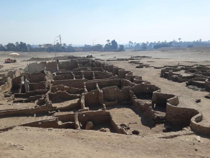 Археологи нашли затерянный «золотой город» в Египте, фото: Зави Хавасс
