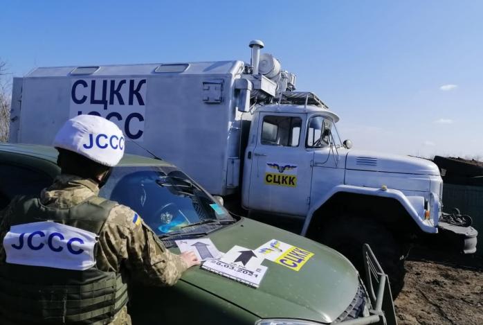 Киев развернул наблюдательные группы вдоль линии фронта на Донбассе