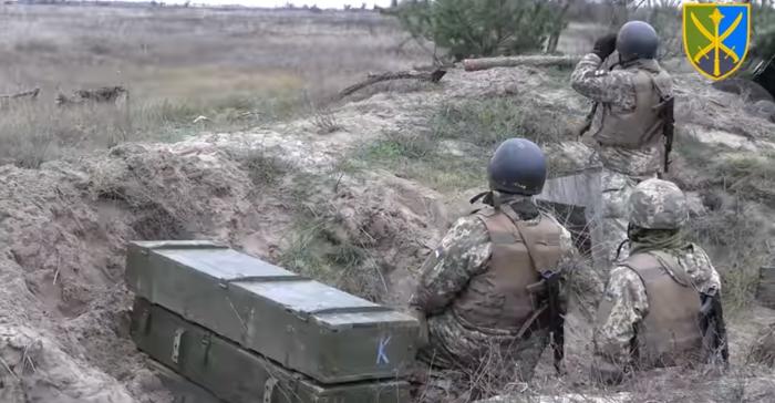 Артилерійські і танкові резерви провели навчання на адмінмежі з Кримом, скріншот відео