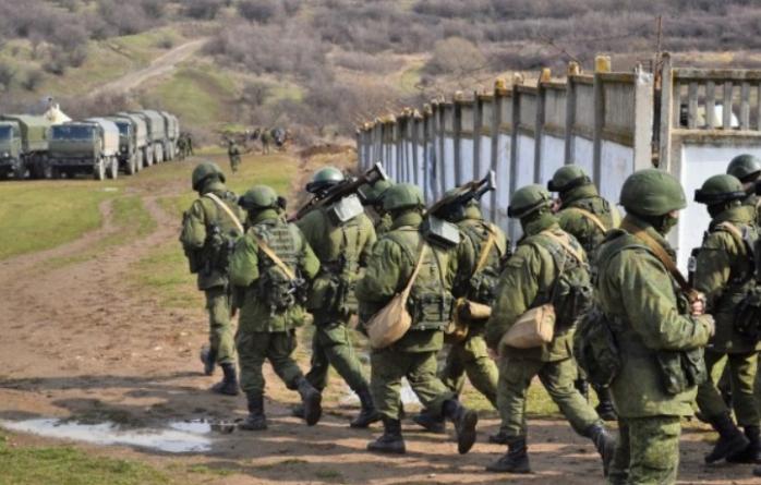 Россия перебрасывает войска в Крым, дополнительно завезли до 25 тыс. солдат 