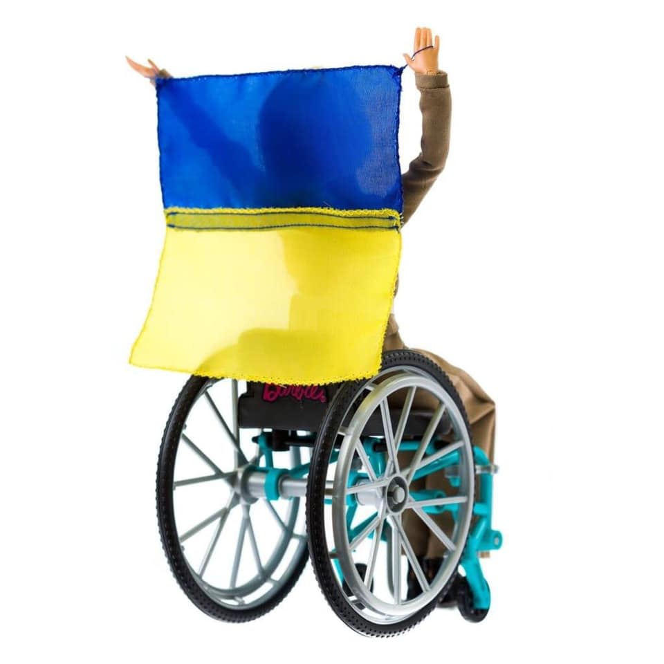Лялька Барбі — моделлю стала нардеп-ветеран російської війни на інвалідному візку, фото — ФБ Я.Зінкевич