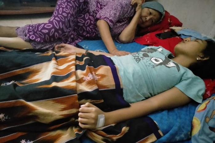 Дівчина з рідкісною хворобою проспала більш як десять днів в Індонезії. Фото: Kompas.com