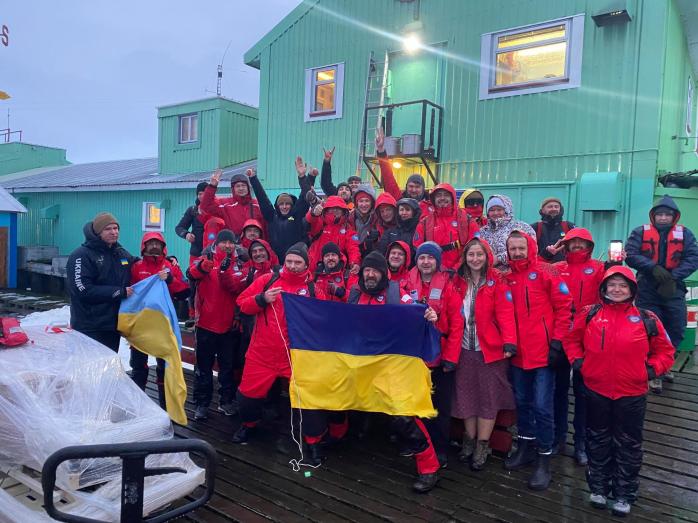 На станции "Академик Вернадский" прошла пересменка украинских полярников, фото: Национальный антарктический научный центр 
