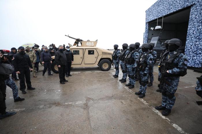Під час інспекції Арсеном Аваковим підрозділів МВС на передовій, фото: МВС