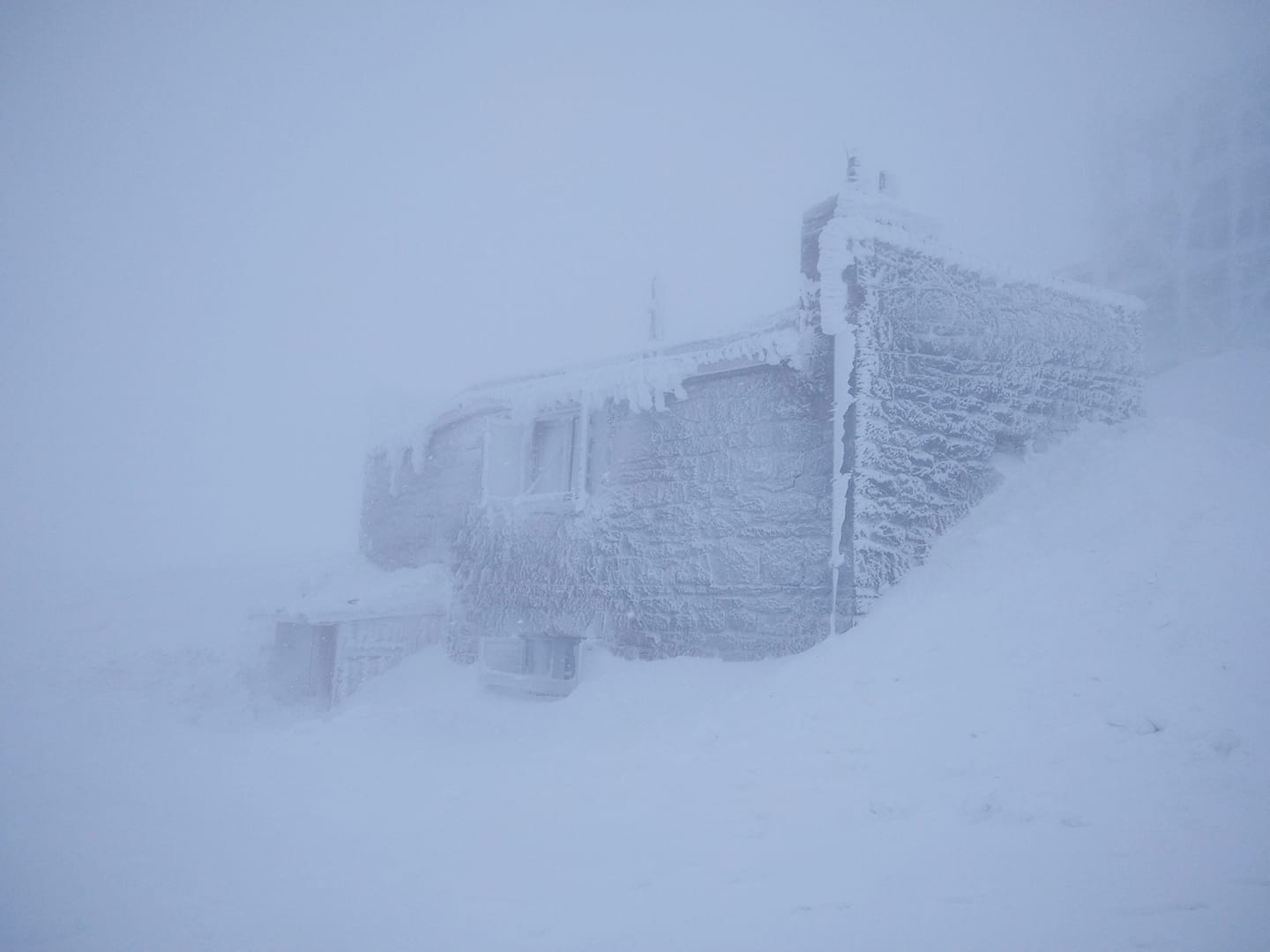 Негода у Карпатах, фото: Чорногірський гірський пошуково-рятувальний пост