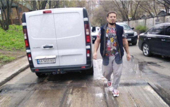 Чоловік зі зброєю напав на дорожників, фото:kyiv.npu.gov.ua